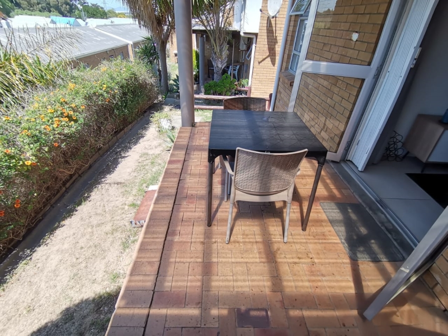 2 Bedroom Property for Sale in Oakglen Western Cape